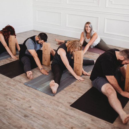 Блок для йоги Hugger Mugger Cork Yoga Block