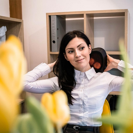 Массажная подушка беспроводная uShiatsu Plus